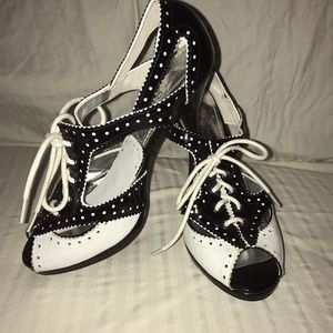 Sz 7 Linea Paolo Spectator Open Toe Tie Heels NEW